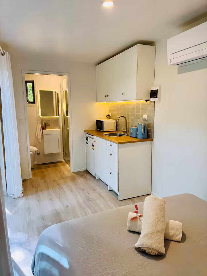 Modern bathroom ensuite